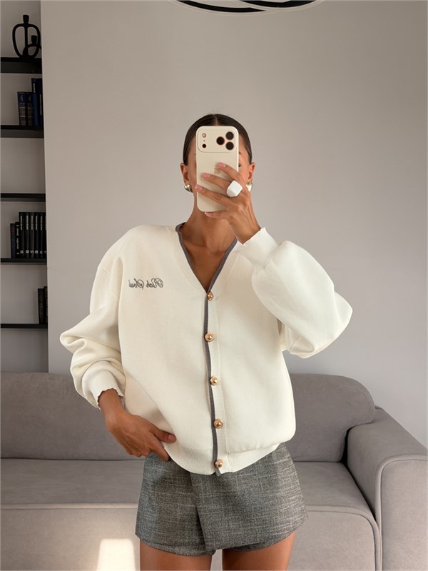 {{photo.Alt || photo.Description || 'Кардиган "Почерк"'}}