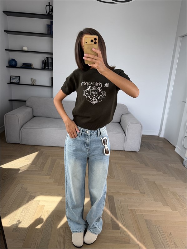 {{photo.Alt || photo.Description || 'Прямые джинсы с накладными карманами сзади'}}