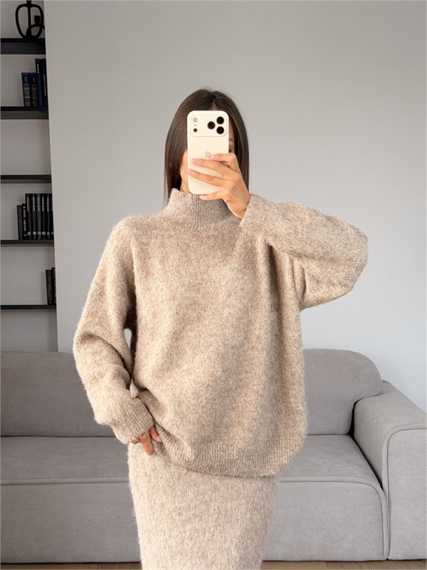 {{photo.Alt || photo.Description || 'Свитер "Дымка"'}}