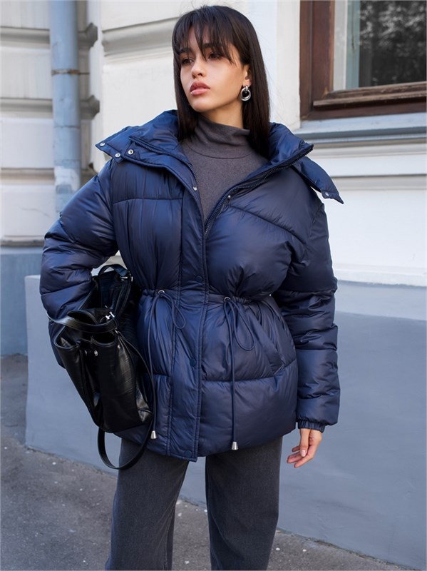 {{photo.Alt || photo.Description || 'Удлиненная куртка с защитой от влаги'}}