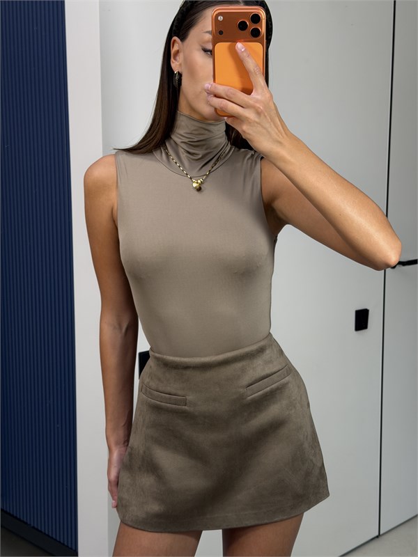 {{photo.Alt || photo.Description || 'Юбка-шорты из эко-замши'}}