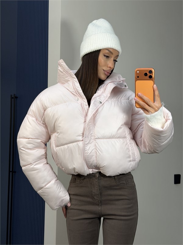 {{photo.Alt || photo.Description || 'Стёганая куртка из глянцевой ткани'}}