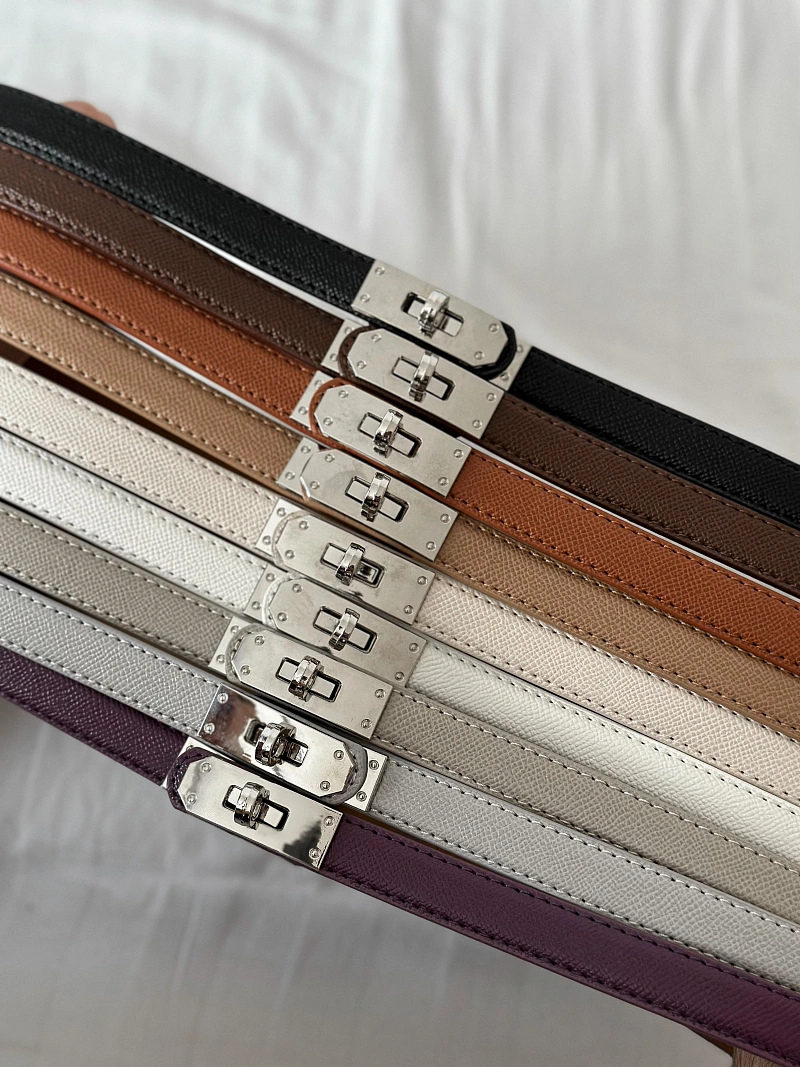 Ремень с серебряной фурнитурой