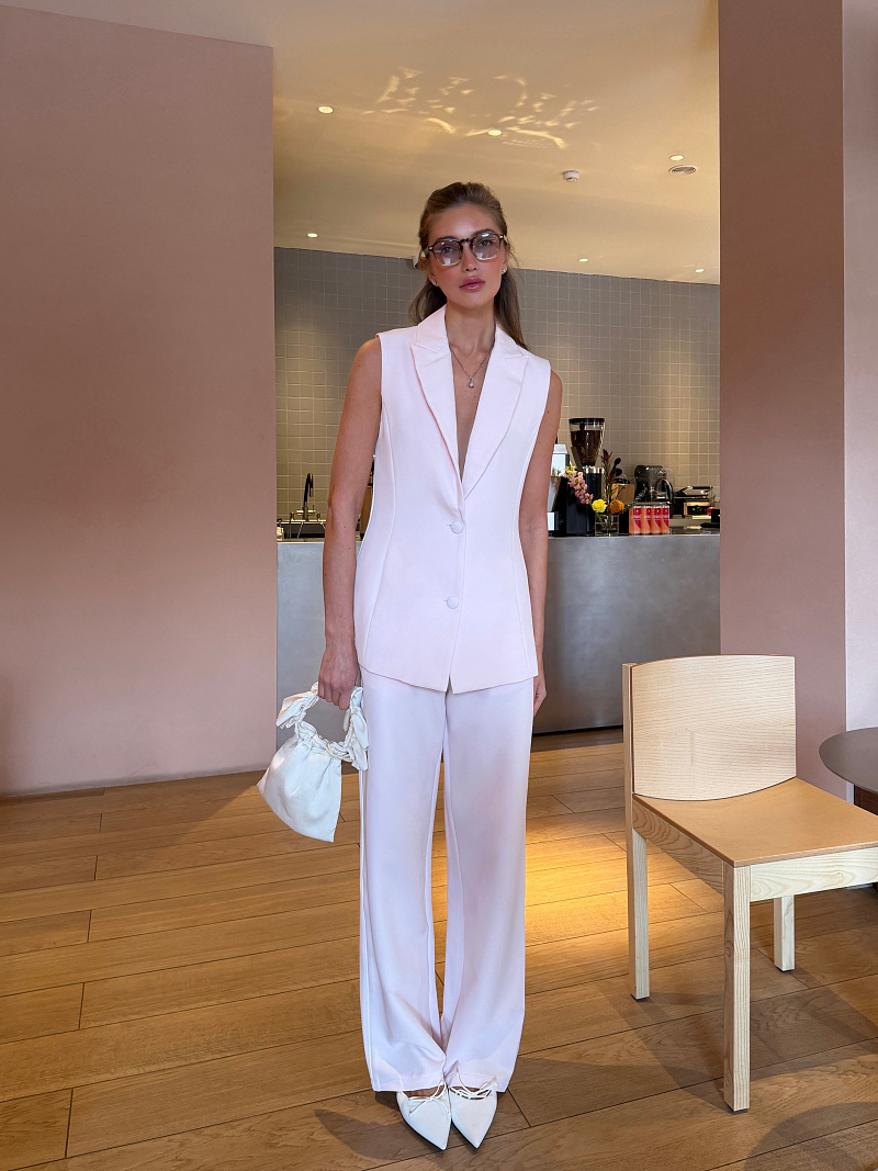 Прямые бпюки с кантом