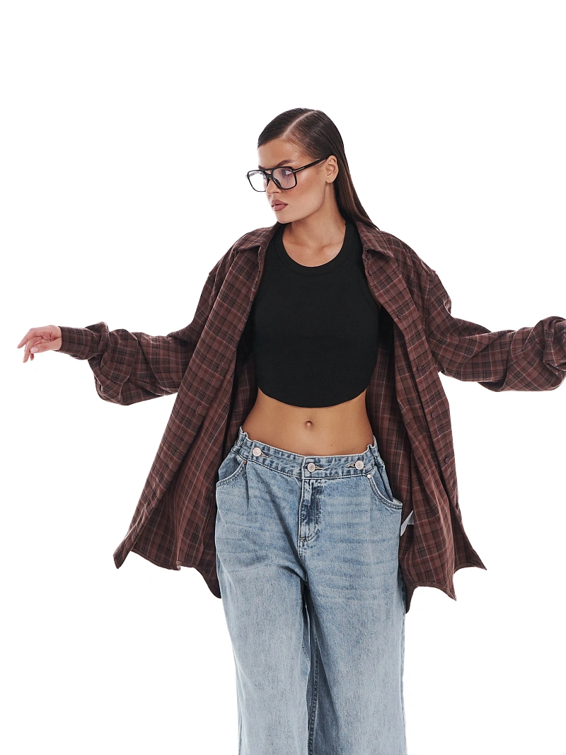  Джинсы с защипами на талии