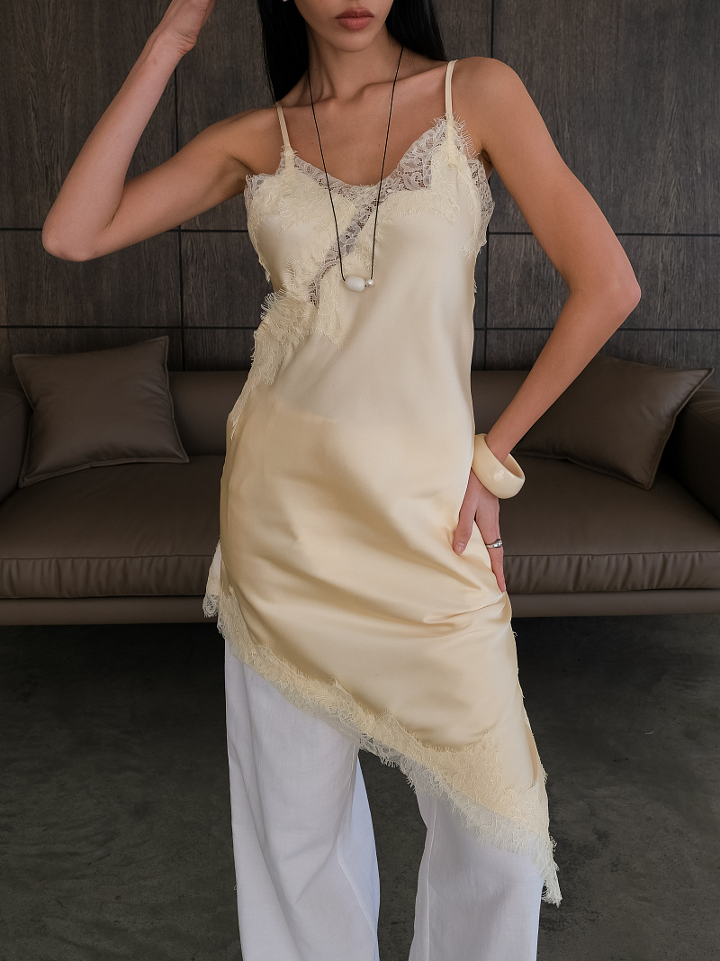 Платье на бретельках