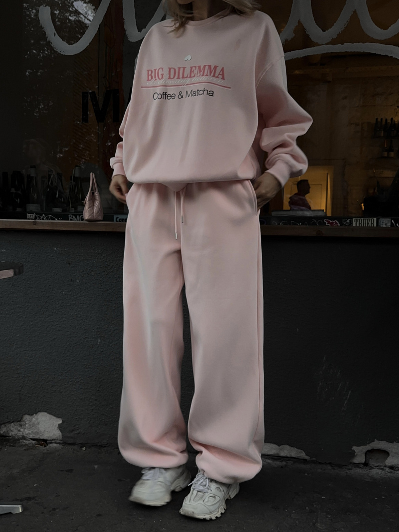 Комплект из свитшота и джоггеров на велюре