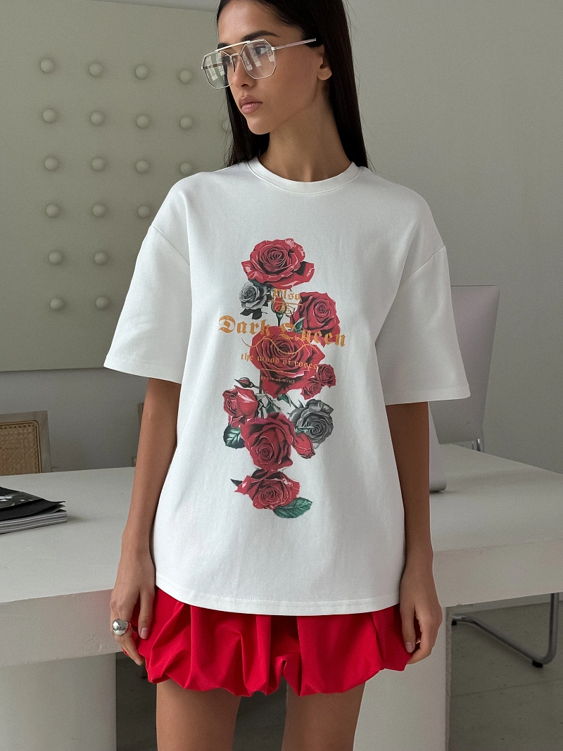 Футболка с ярким принтом