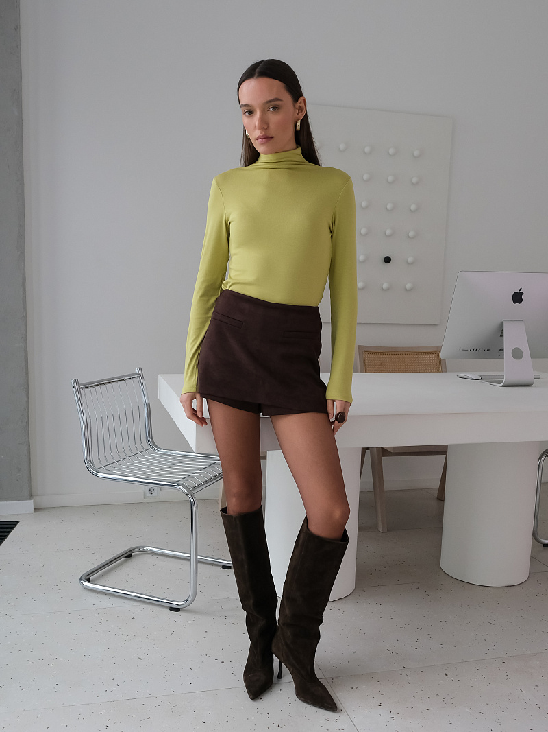 Лонгслив с невысоким горлом